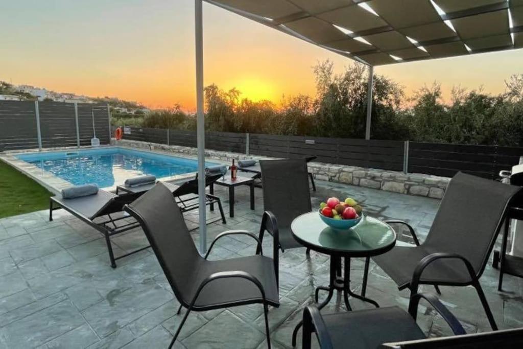 Villa Sheila With Private Pool Roumelí 외부 사진