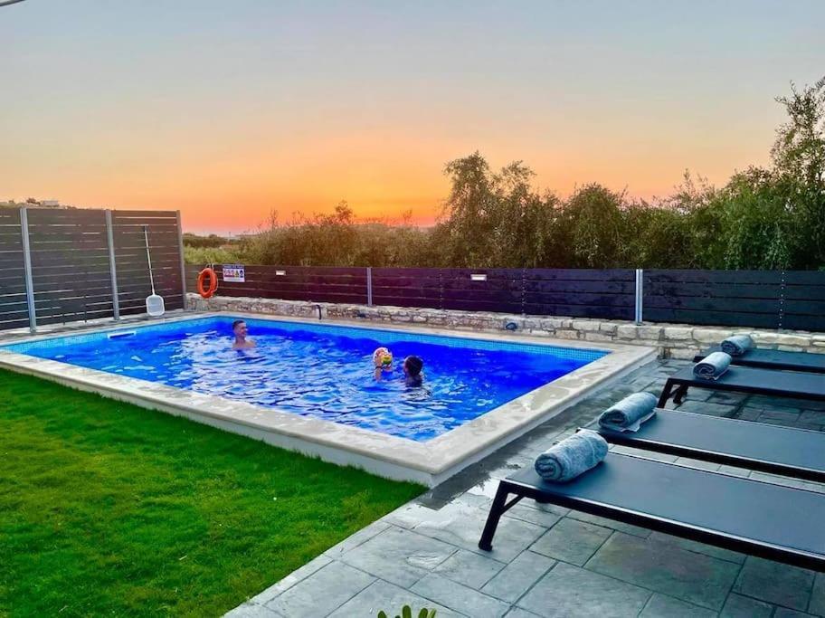 Villa Sheila With Private Pool Roumelí 외부 사진