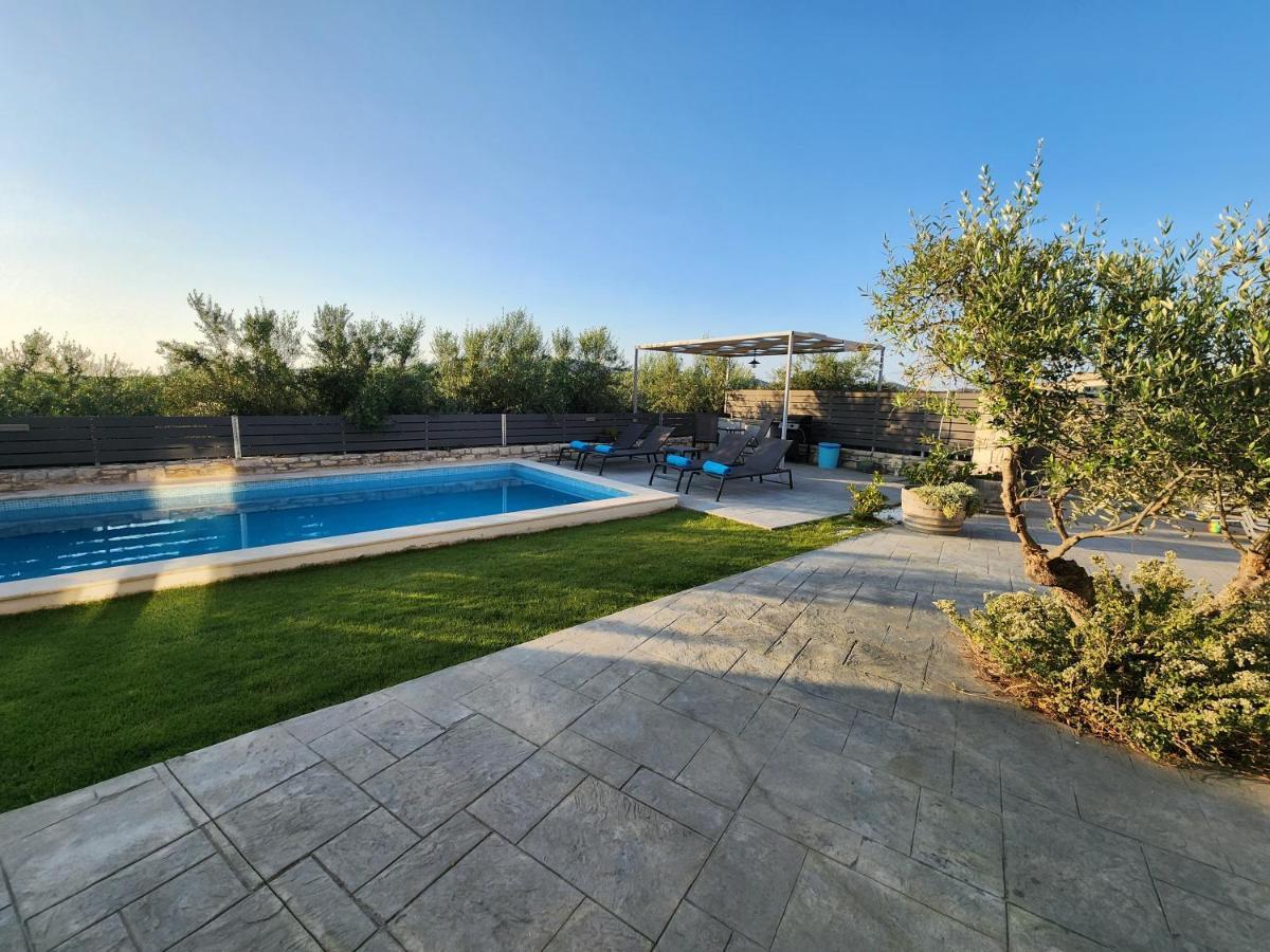 Villa Sheila With Private Pool Roumelí 외부 사진