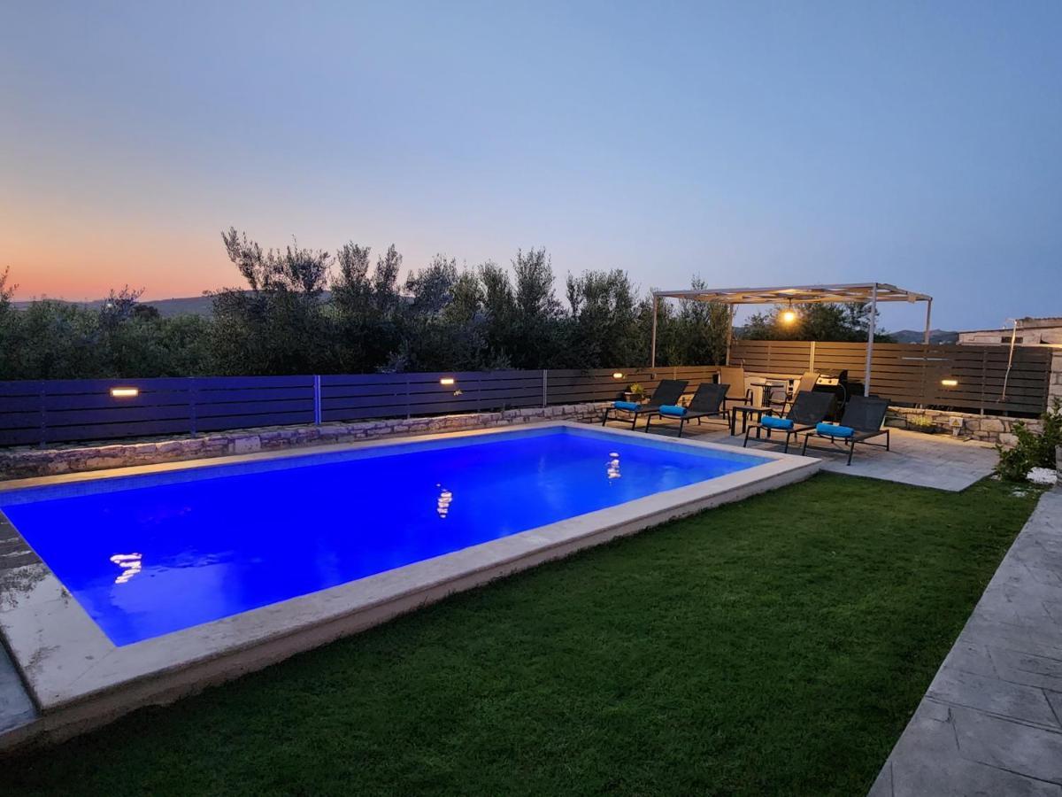 Villa Sheila With Private Pool Roumelí 외부 사진